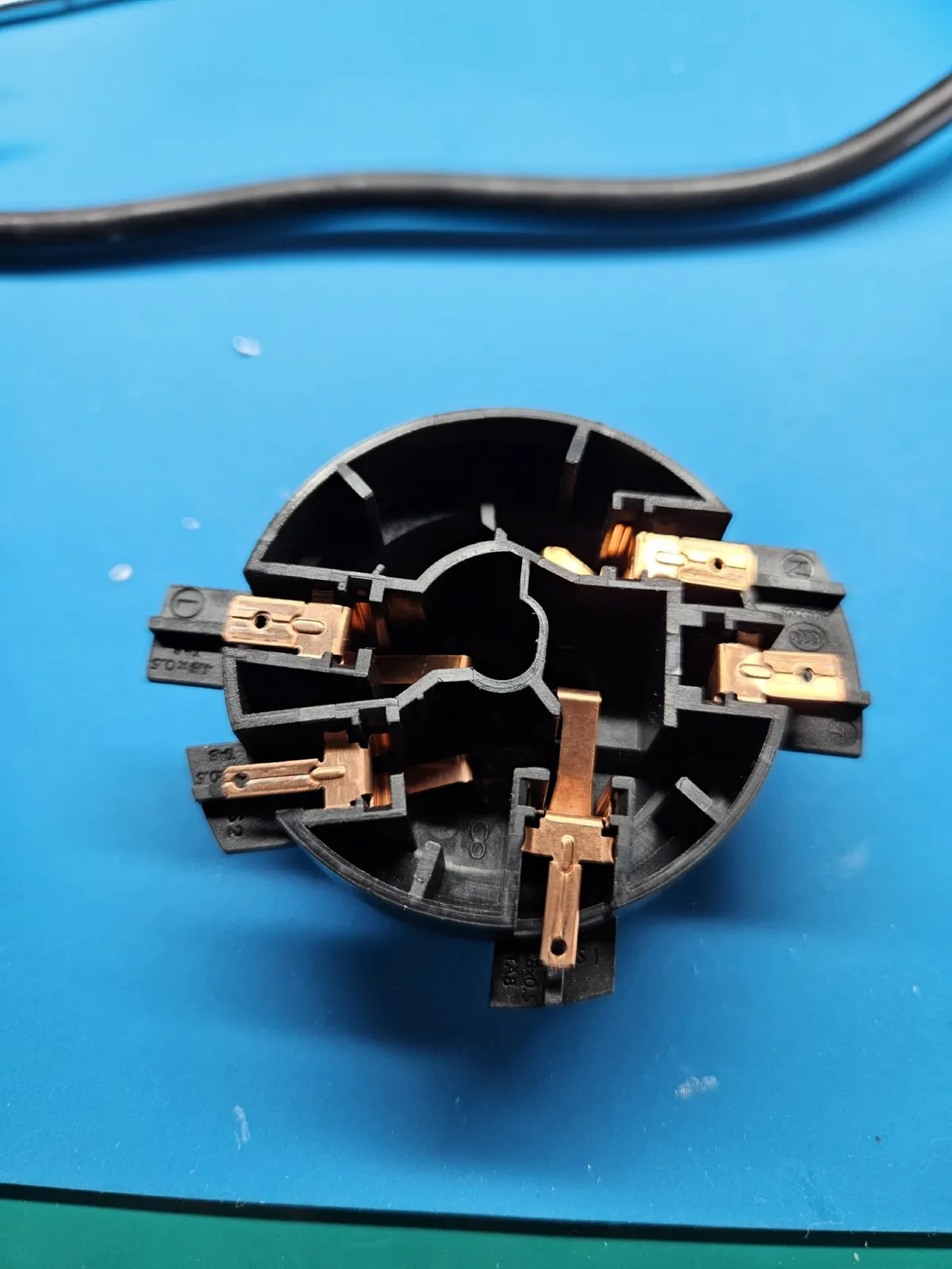 Kettle base connector showing its spring contacts